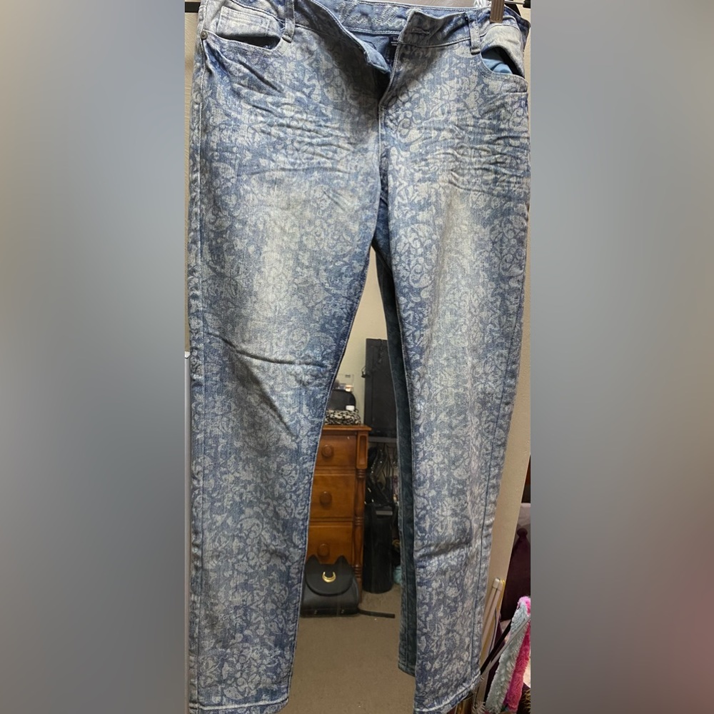 “Vanilla Star” detailed damask pattern skinny jeans size 13 juniors from Tilly’s